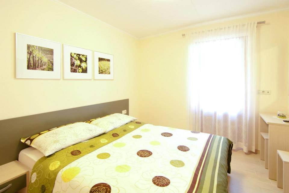 Kraljic - Primoz Cotar Bed & Breakfast Dornberk ภายนอก รูปภาพ